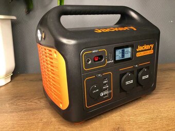 Prodám přenosnou elektrárnu Jackery Explorer 1000 EU. - 6