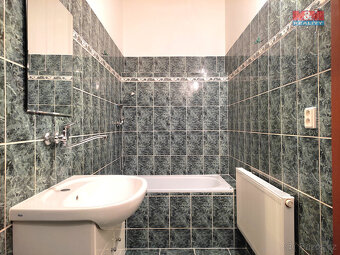 Pronájem bytu 1+1, 47 m², Slaný, ul. Komenského náměstí - 6
