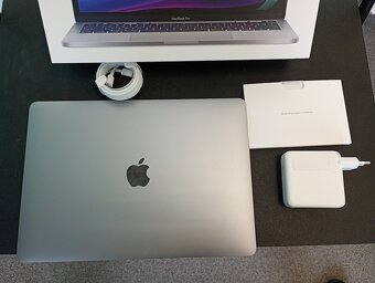 MacBook PRO 13 palců Apple M1 chip 8 RAM 256 SSDx NOVÝ jen 4 - 6