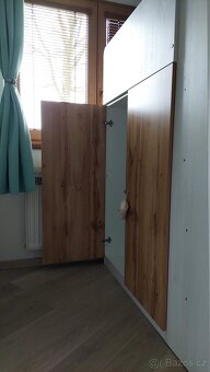 Kombinace postele, psacího stolu a skříně - 6