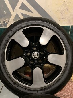 Alu kola Škoda R17 5X112 LETNÍ PNEU 225/50 R17 PROTEUS - 6