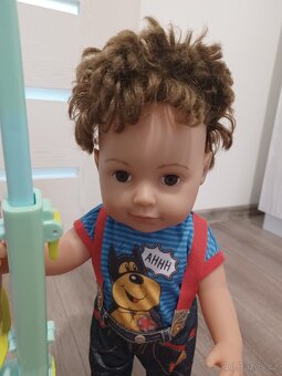 Baby born v sedacce se starsim bratrickem - 6