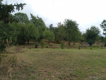 Rodinný dům s velkou 6340 m2 oplocenou zahradou - 6