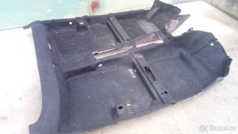 Toyota Yaris 99-2005 - podlaha. - 6