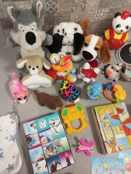Houpačka a mix hraček - 6