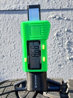 Zánovní zimní pneu Goodyear 215/55/18 super vzorek 8,5mm za - 6