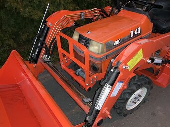 Malotraktor Kubota B-40 s nakladačem - 6
