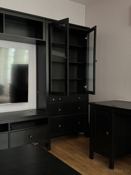 Prodám Hemnes Ikea černý masiv - 6