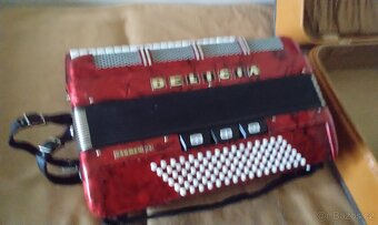Prodám akordeon delicie CARMEN 96 basů v - 6