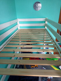 Prodam dřevěnou postel 90x200 cm (rám+rošt+matrace)+knihovnu - 6