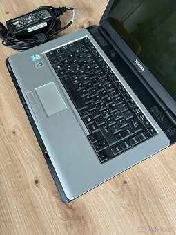 Toshiba Satellite L300-129 - 6