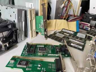 Staré PC součástky - Grafické karty, mechaniky, Monitor - 6