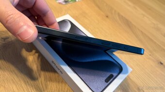 iPhone 15 Pro Max 256 GB – tmavě modrý - 6