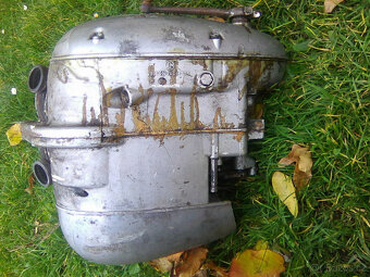 Jawa 350/354 - motor,podsedlové plechy,výfuky s koleny a dal - 6