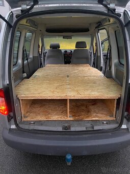VW Caddy 1.4 benzín se spací vestavbou - 6