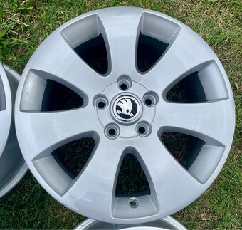 Alu Škoda Superb1/2 7jx16 ET45 5x112 - 6