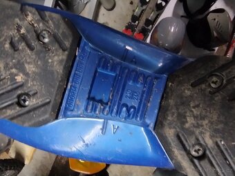 Lyže dětské,hůlky,lyžáky a helmy - 6