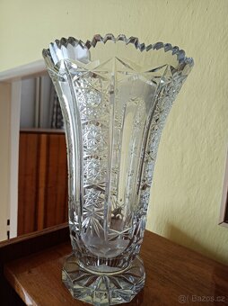 Prodám skleničky a vázu z broušeného skla - 6