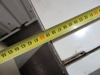 Nabízím starožitnou závěsnou skřínku Kovona. KLíček chybí. Z - 6