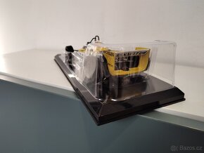 F1 Renault 1:24 nové - 6