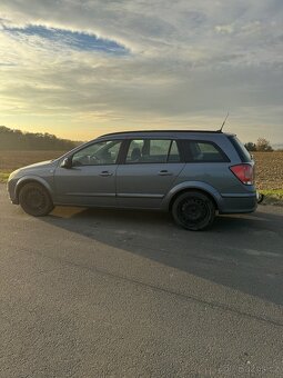 Opel Astra H caravan 1.9 cdti s poruchou - 6