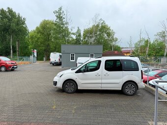 Pronájem komerčního, zpevněného ,  pozemku cca 500 m - 6