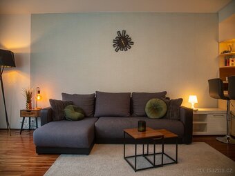 Rezidence s terasou a parkingem na Karlínském náměstí - 6