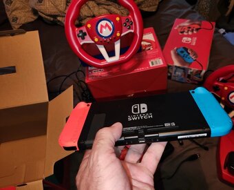 Prodám Nintendo Switch + 2xvolant a 15 her - 6