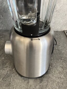 Stolní mixér, téměř nový - 6