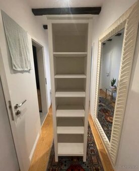 HEMNES VITRÍNA A KNIHOVNA - 6