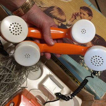 retro hračka, starý domácí telefon - 6