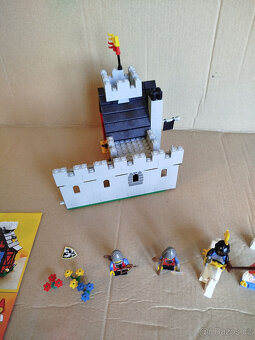 Lego 10000 Guarded Inn - 6