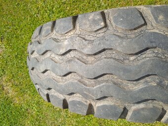 Pneu 10.0/75-15.3 - 6