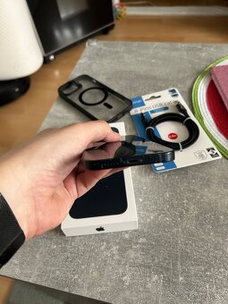 Prodám iPhone 13 128gb - 6