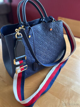 Louis Vuitton dámská taška Montaigne GM empreinte modrá - 6