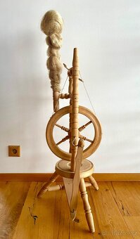 Starý krásný velký dřevěný kolovrat - 6