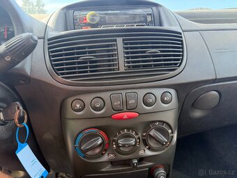 Fiat Punto 1,2i 44 kw.jen 105t.km..klima 2004 - 6