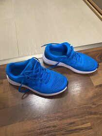 UNDER ARMOUR - juniorská obuv, délka stélky 25cm - 6