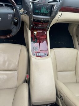 LEXUS LS600H - 6