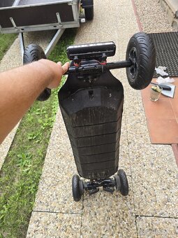 Elektricky skateboard Fluxmotion AT2 - 6