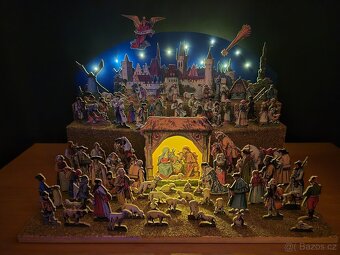 Mikoláš Aleš - ručně vyřezávaný osvětlený betlém - 6