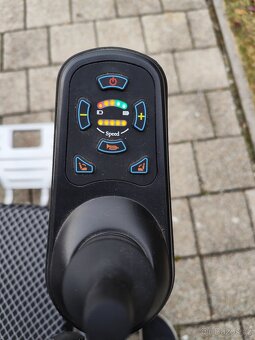 Prodám elektrický invalidní vozík - 6