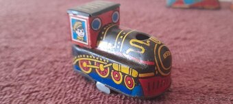 MECHANICKÁ ČTVEŘICE PLECHOVÝCH VETERÁNŮ V DŮCHODU - 6