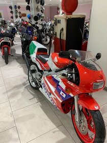 Honda VFR - 6