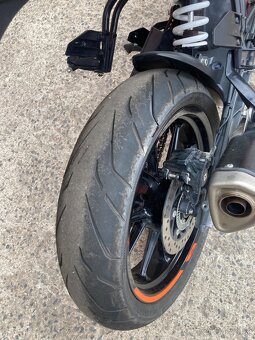 Ktm Duke 390 rok 2023 pouze 1990 km - 6