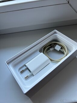 Apple iPhone SE 2020 - 6
