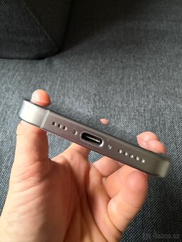 IPhone 15 Pro, stříbrný, v záruce, 256GB - 6