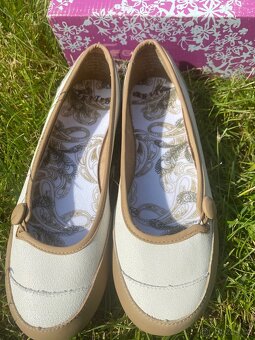 Baleríny white/brown, s knoflíčkem vel. 40,5 - 6