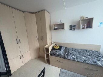 Rohová šatní skříň + postel - 6