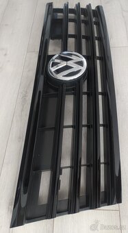 VW Touareg III Touareg 3 RLine maska chladic cierna 760 - 6